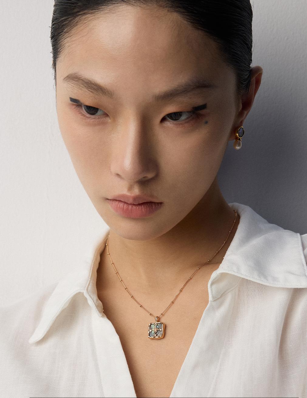 Crowned Ice S925 Silver Shell Pendant Necklace - Vintage Iridescent Abalone Earrings Set in Gold Plated or White Gold