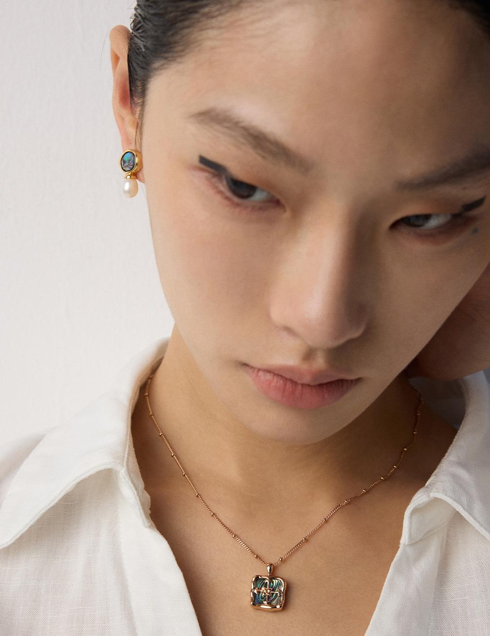 Crowned Ice S925 Silver Shell Pendant Necklace - Vintage Iridescent Abalone Earrings Set in Gold Plated or White Gold
