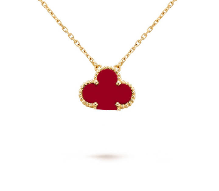 Red Carnelian (Gold) / 0.59 inches clover leaf necklace with 18K gold plating