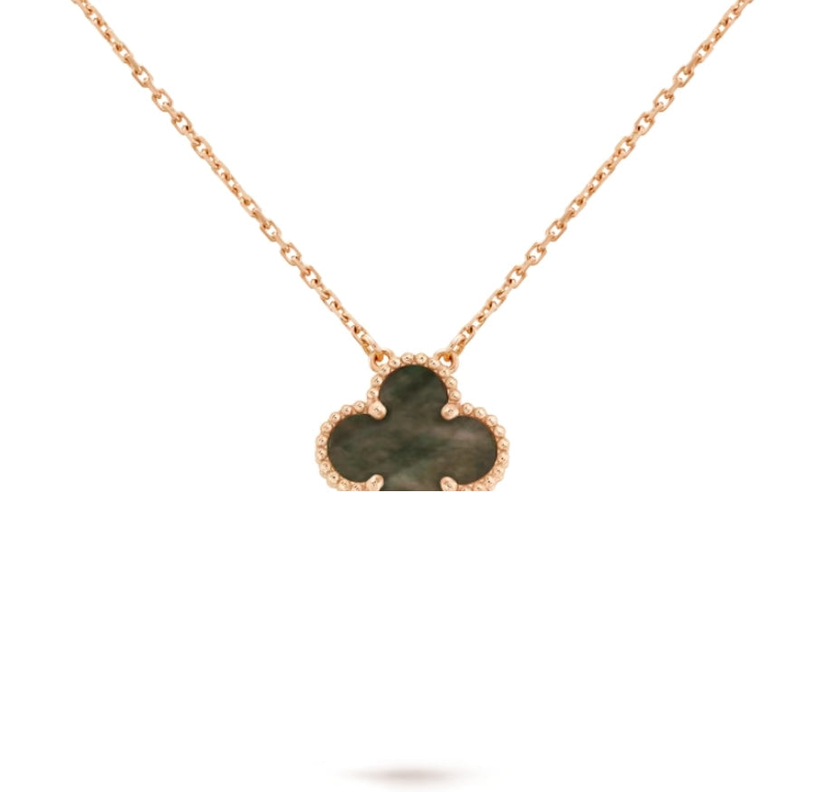 Grey Mother-of-Pearl (Rose Gold) / 0.59 inches clover leaf necklace with 18K gold plating
