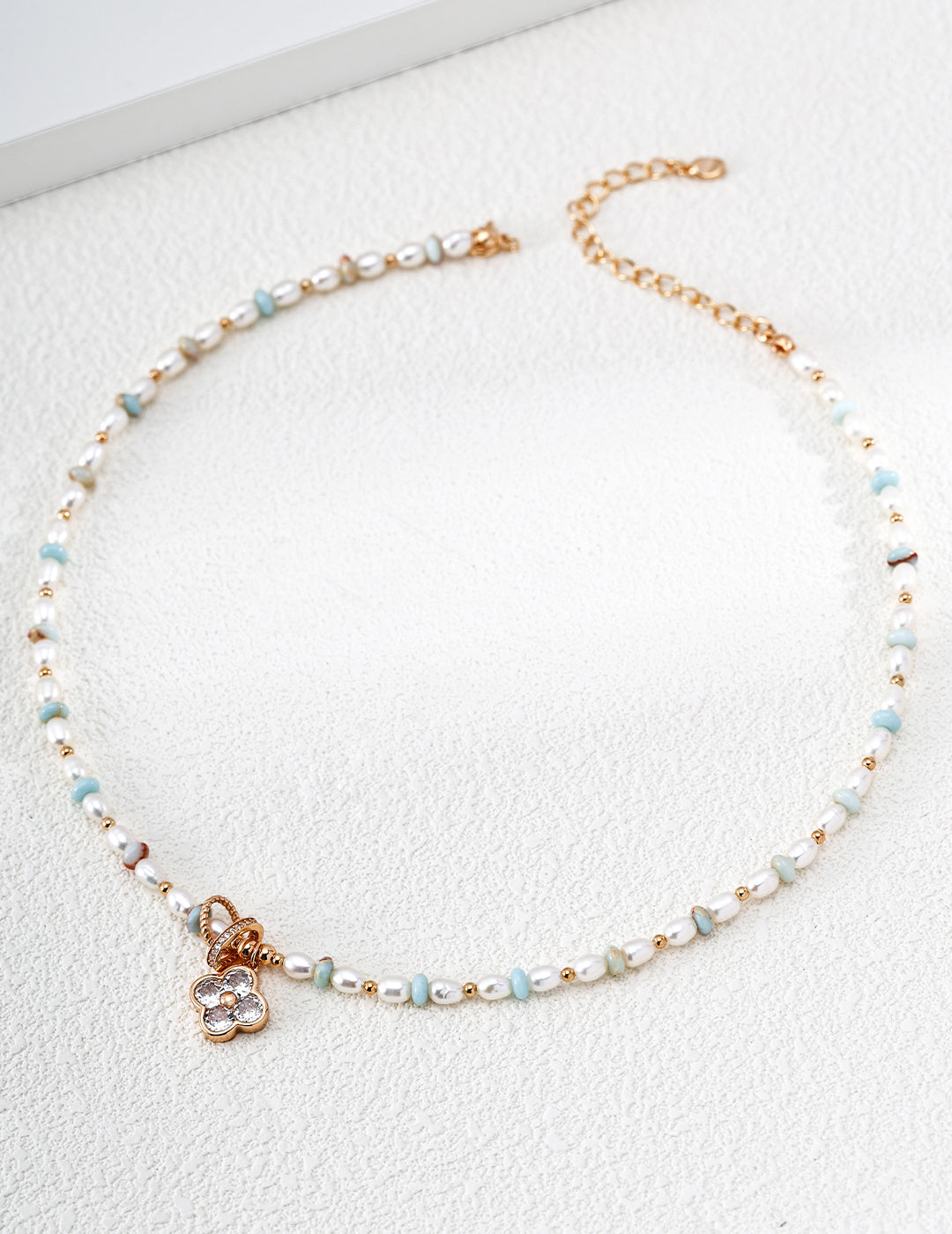 clover leaf necklace detail view 1