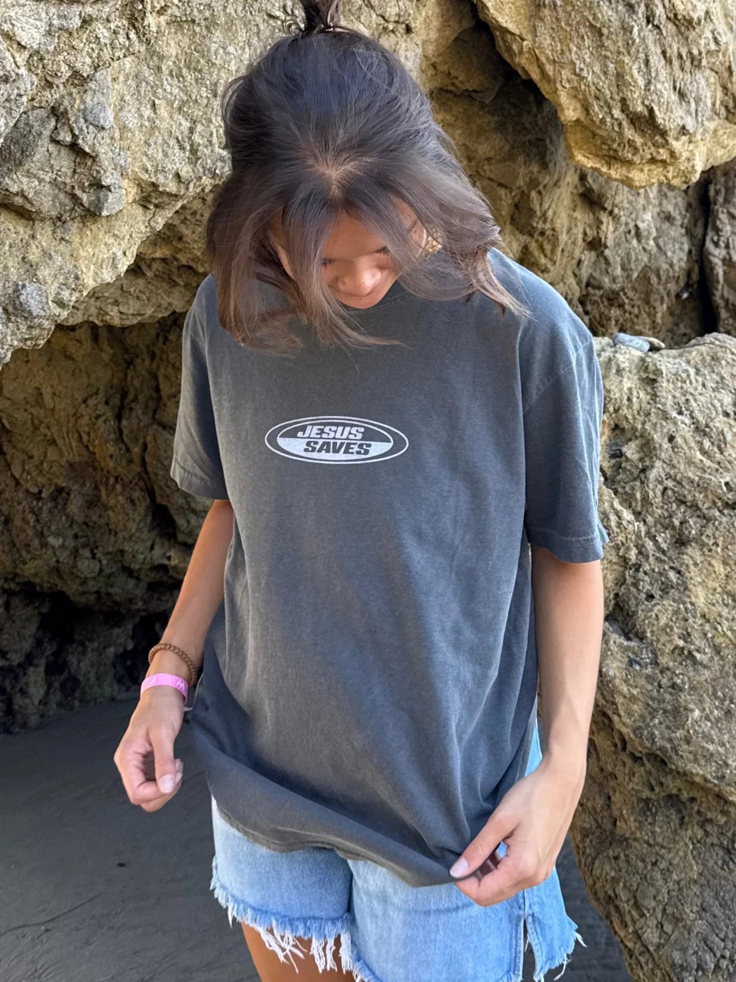 RETRO COMFORT COLOR TEE | "JESUS SAVES" | PEPPER