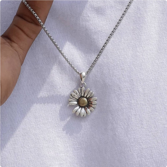 Crowned Ice S925 Silver Daisy Pendant Necklace – Soft Street Style with Floral Energy