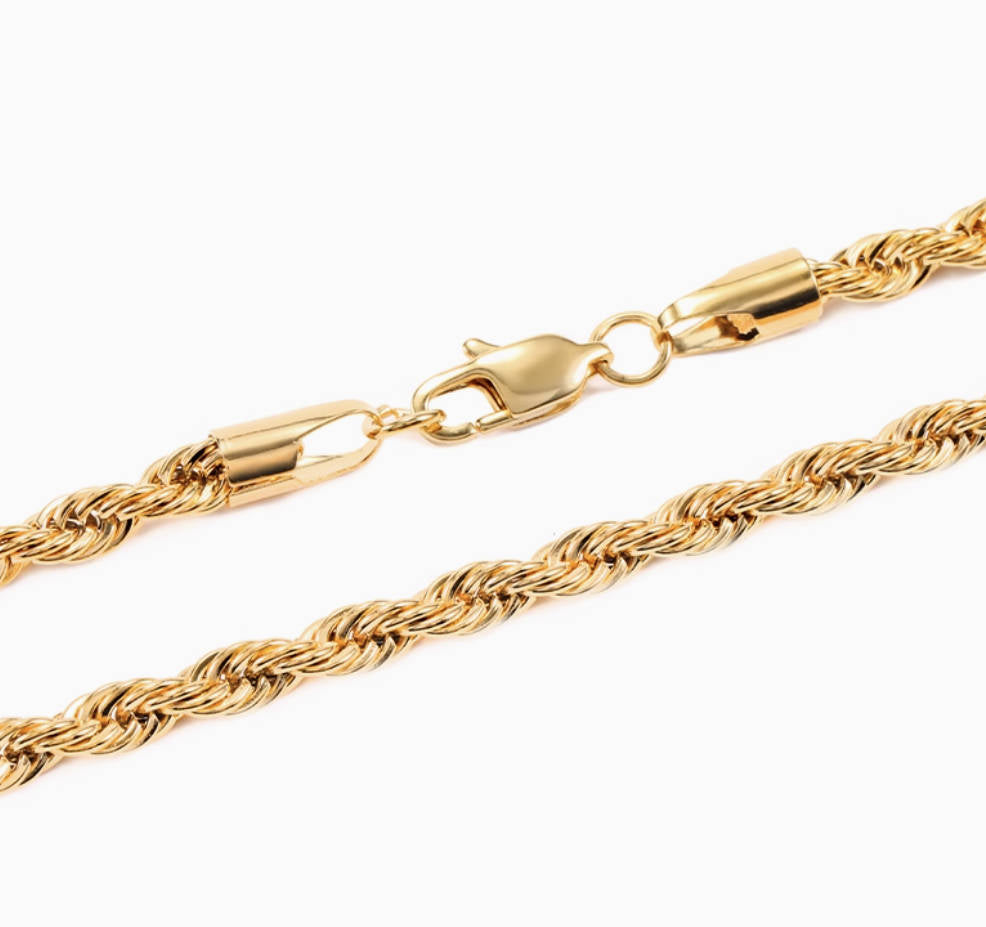 Crowned Ice 18K Gold-Plated Short Twist Rope Chain Necklace – Compact Afro-Inspired Texture Design