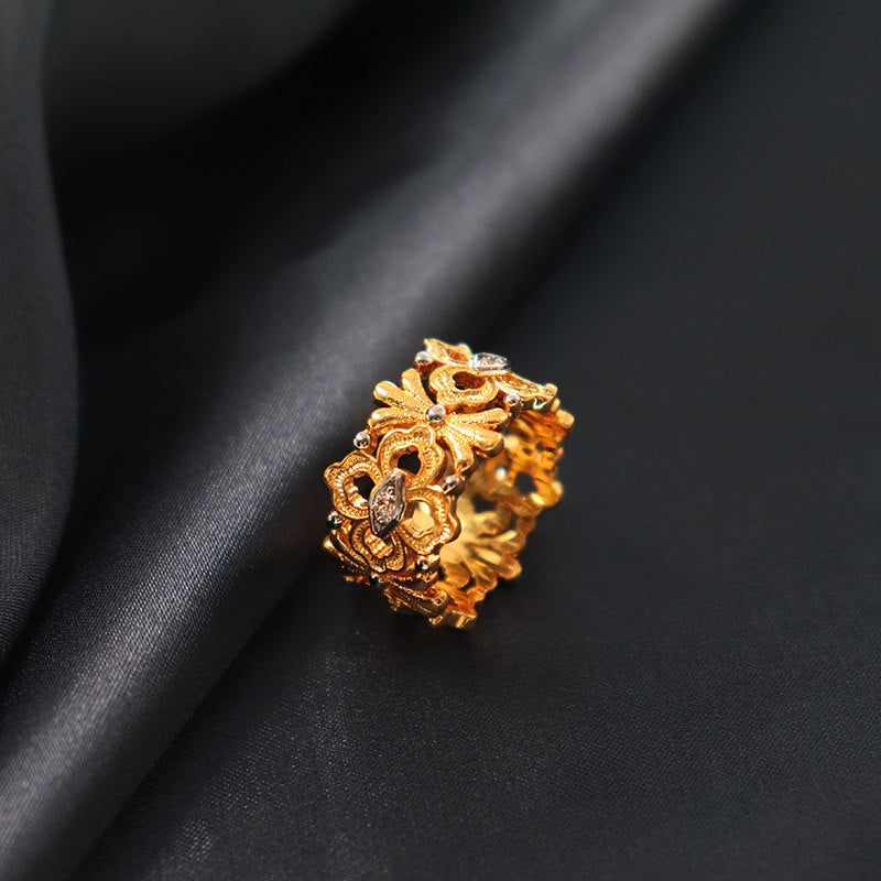 clover leaf ring detail view 1