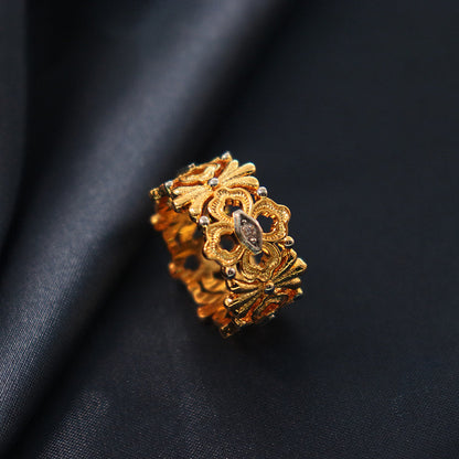 Vintage Palace Clover Ring Textured Gold Hollow Design