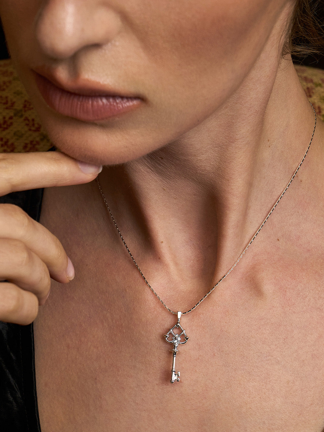 Classical Key & Spade Necklace - An Ancient Symbol on a Golden Collarbone Chain