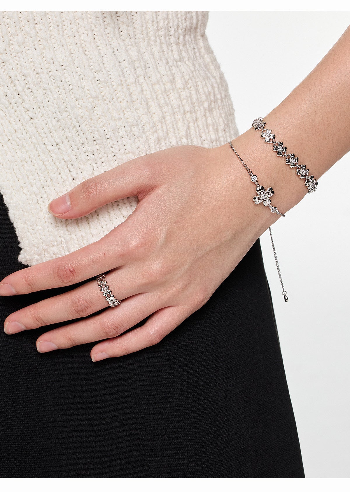 Button Series Full-Circle Small Flower Layered Adjustable Pull-String Bracelet, Elegant Chic Design