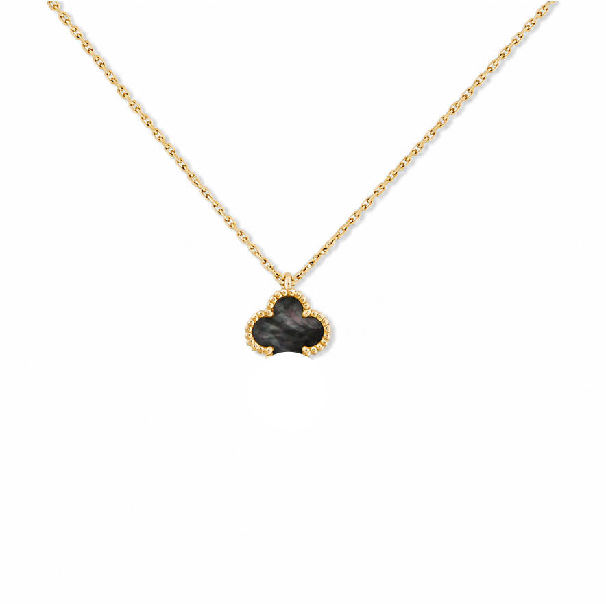 Black Onyx / 0.37 inches clover leaf necklace with 18K gold plating