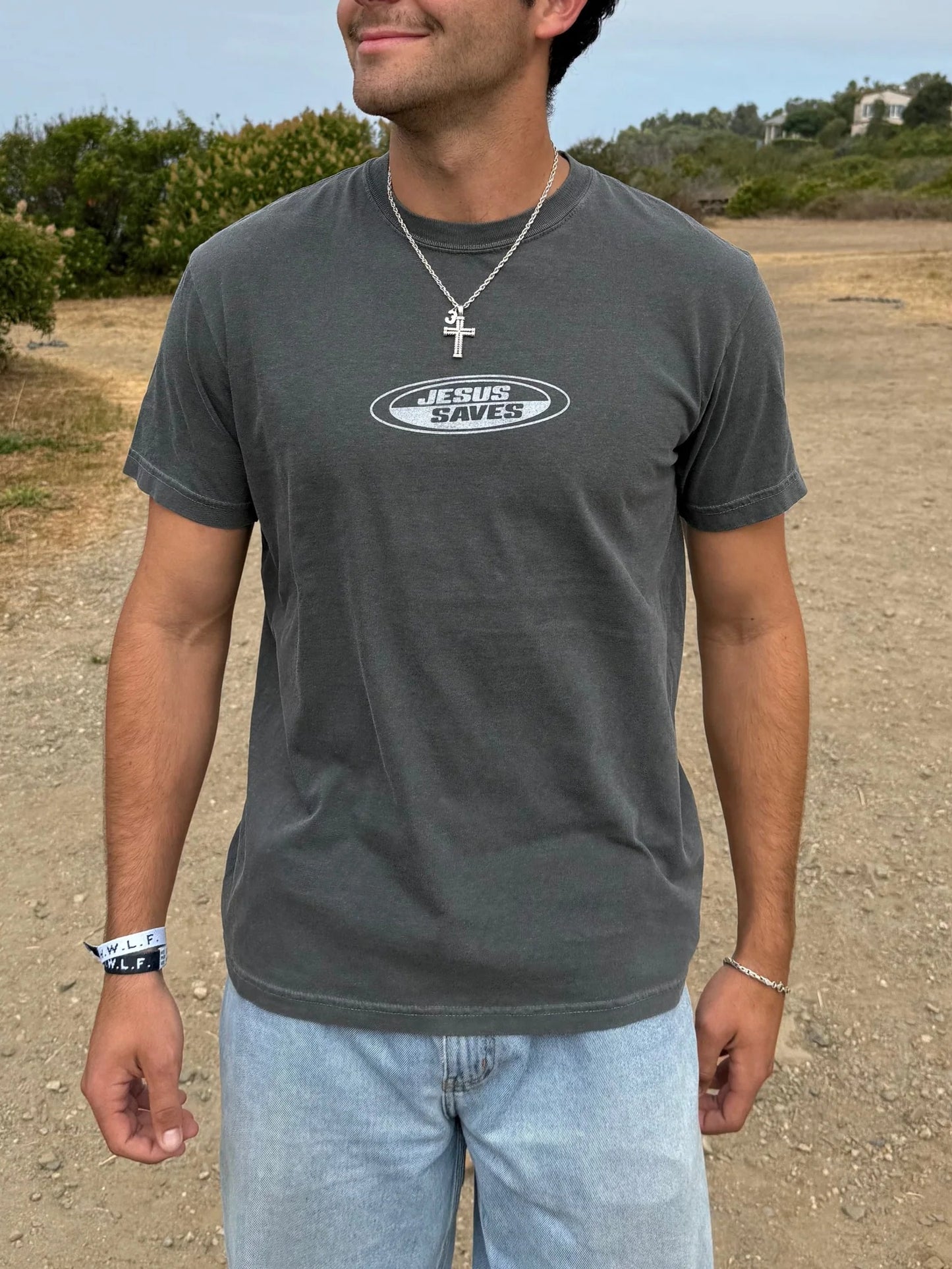 RETRO COMFORT COLOR TEE | "JESUS SAVES" | PEPPER