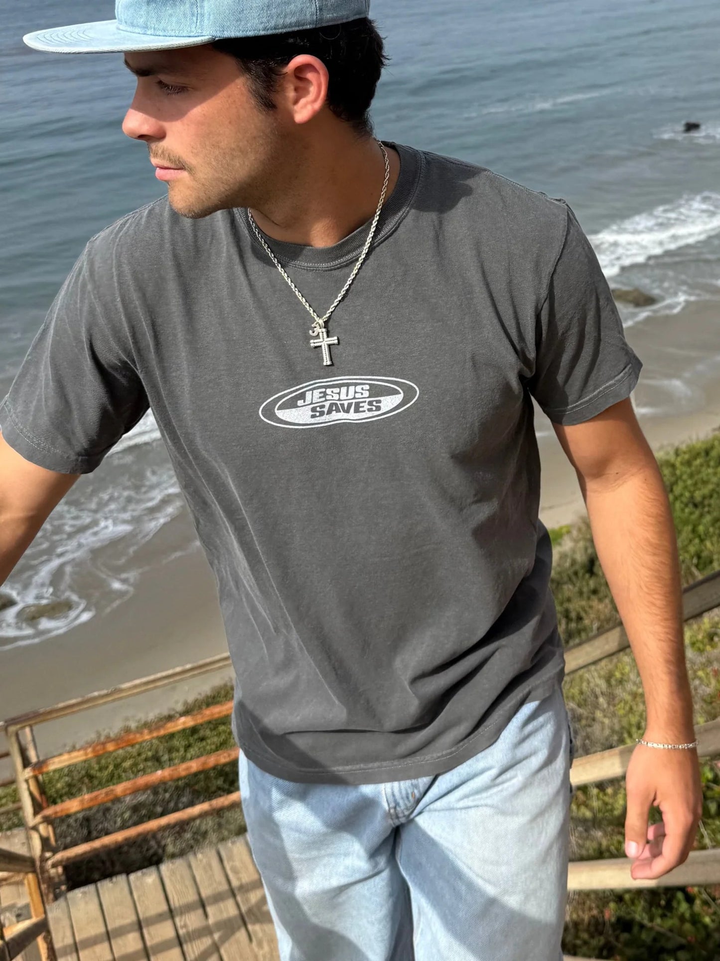 RETRO COMFORT COLOR TEE | "JESUS SAVES" | PEPPER