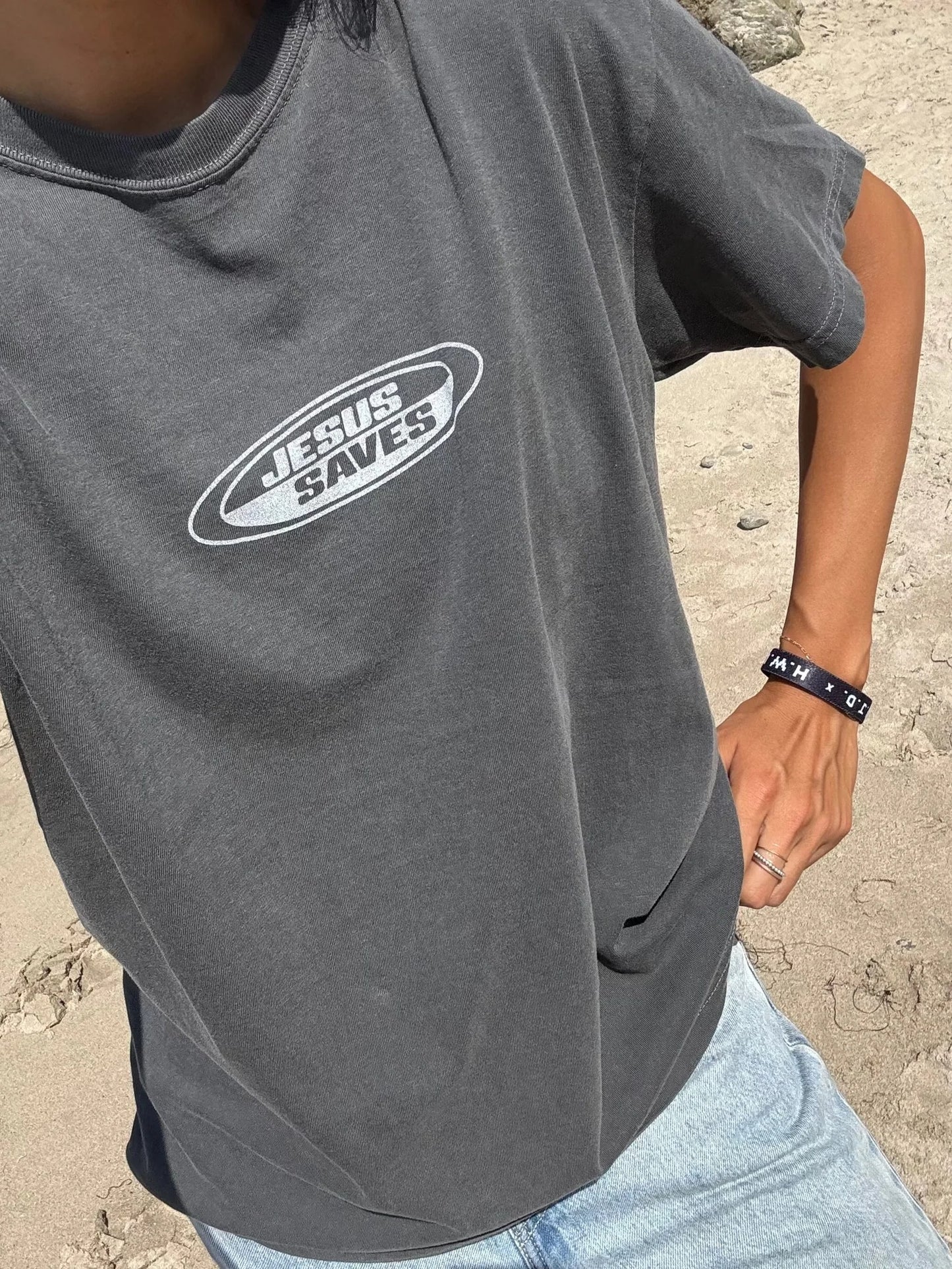 RETRO COMFORT COLOR TEE | "JESUS SAVES" | PEPPER