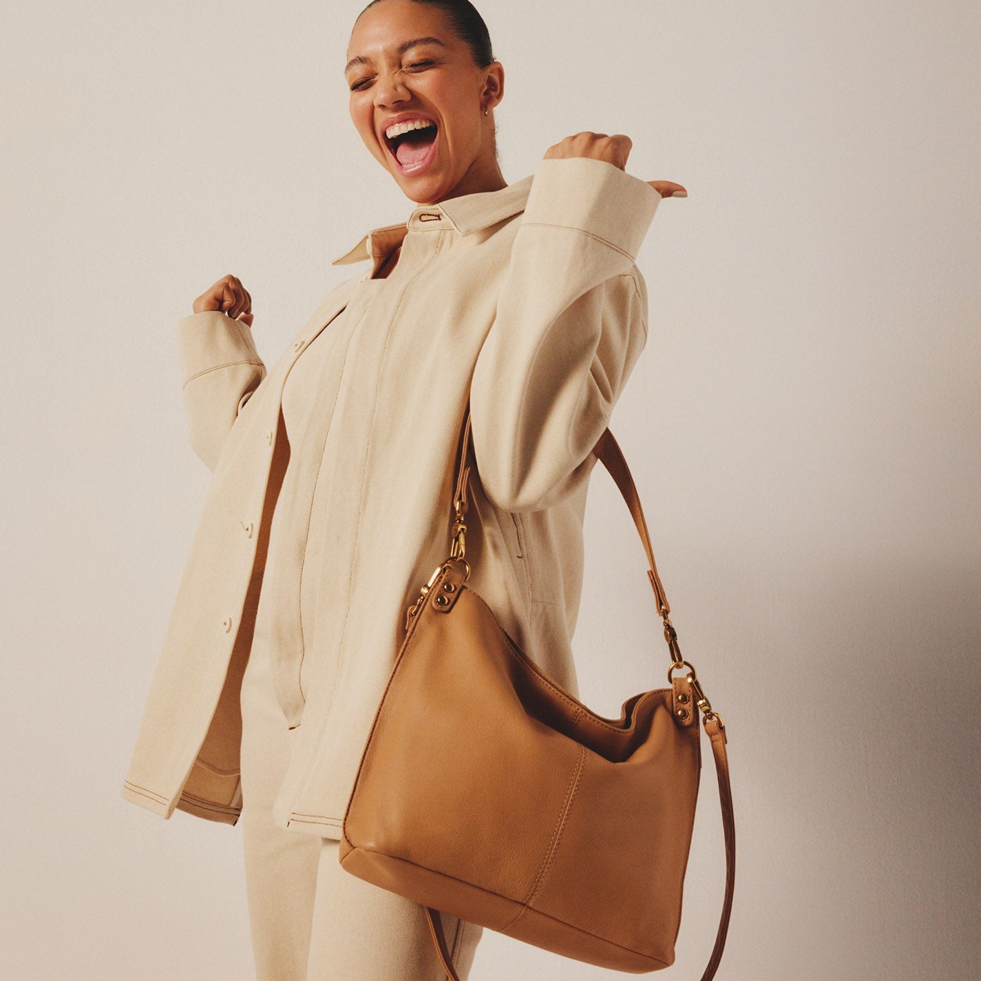 Women‘s Pier Shoulder Bag In Pebbled Leather - Sandstorm